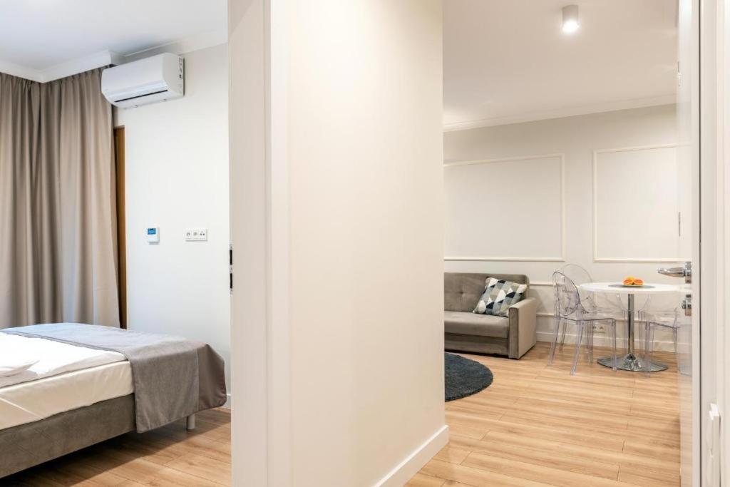 Apartment Mennica Warschau